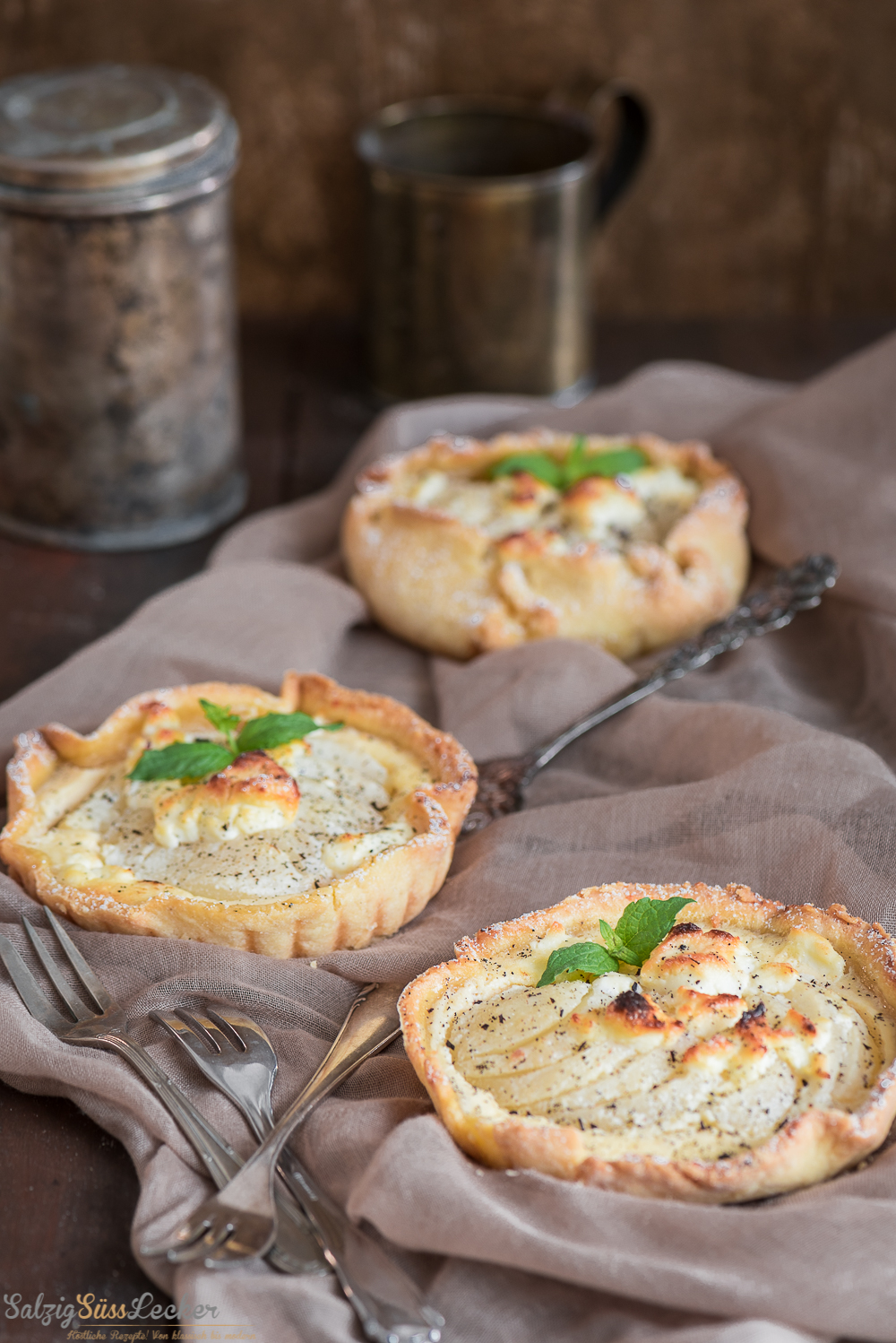 Birnen-Tarteletts mit Ziegenkäse und Akazienhonig - Salzig, Süß und Lecker