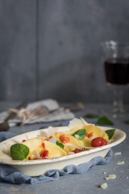 Sardische Ravioli - Ravioli Sardi con Ripieno di Patate - Salzig, Süß ...