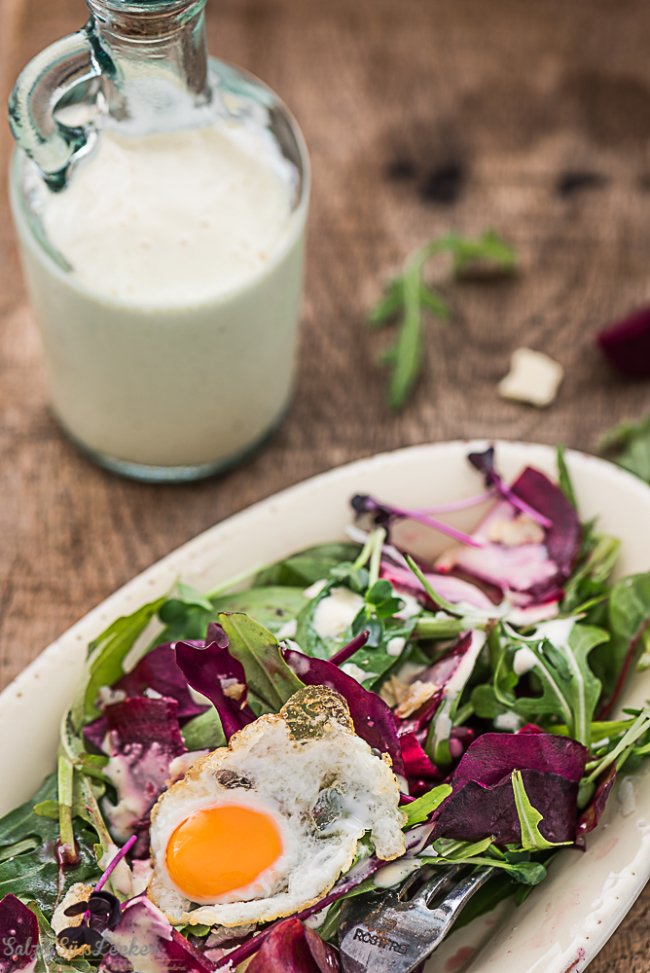 Wintersalat mit Meerrettich-Dressing und Rote Beete-Crostini - Salzig ...