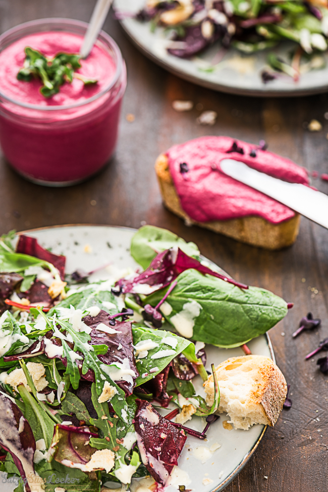 Wintersalat mit Meerrettich-Dressing und Rote Beete-Crostini - Salzig ...