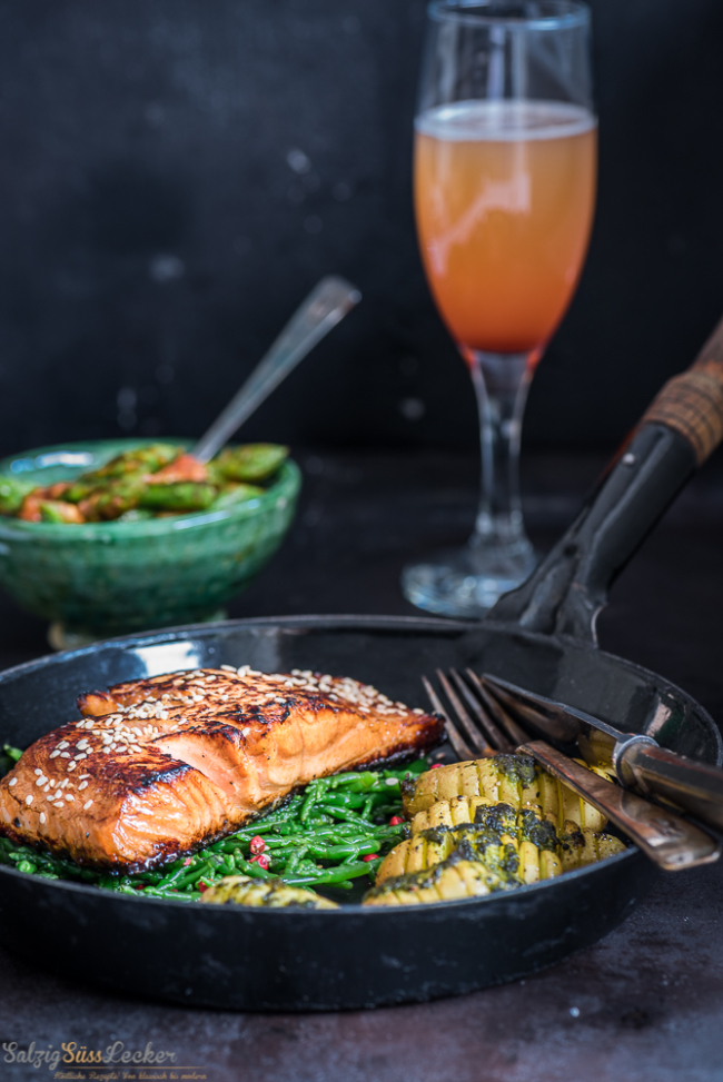 Lachs-Teriyaki, Spargelsalat und Hasselback-Kartoffeln - Salzig, Süß ...