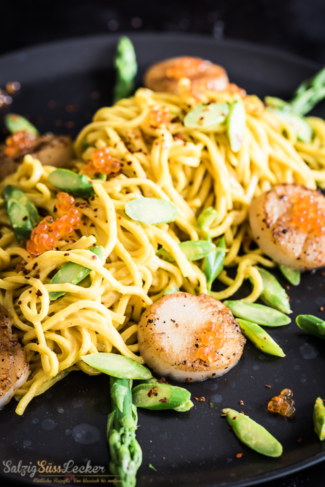 Spargel-Nudeln mit Orangen-Safransauce und Jakobsmuscheln - Salzig, Süß ...