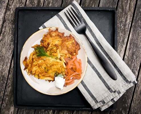 Reibeplätzchen und Apfelkompott