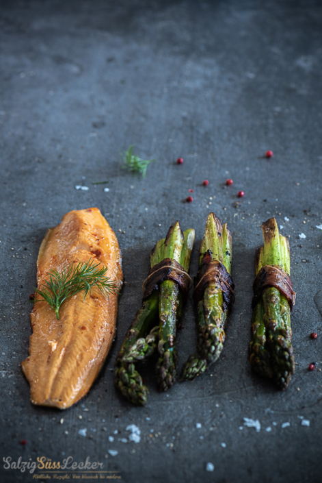 Geräuchertes Saiblingsfilet mit grünem Spargel - Salzig, Süß und Lecker