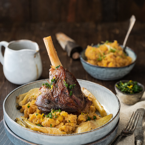 Lammhaxen mit Steckrübenstampf und Gremolata - Salzig, Süß und Lecker