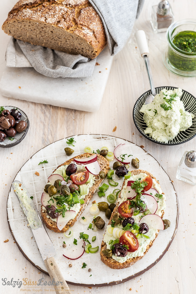 Kartoffelbrot-Stulle mit Bärlauch-Labneh (7 von 14) - Salzig, Süß und ...