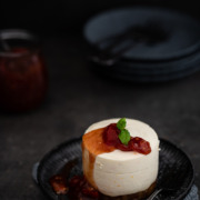 Cheesecake-Törtchen mit Tomatenmarmelade (4 von 6)