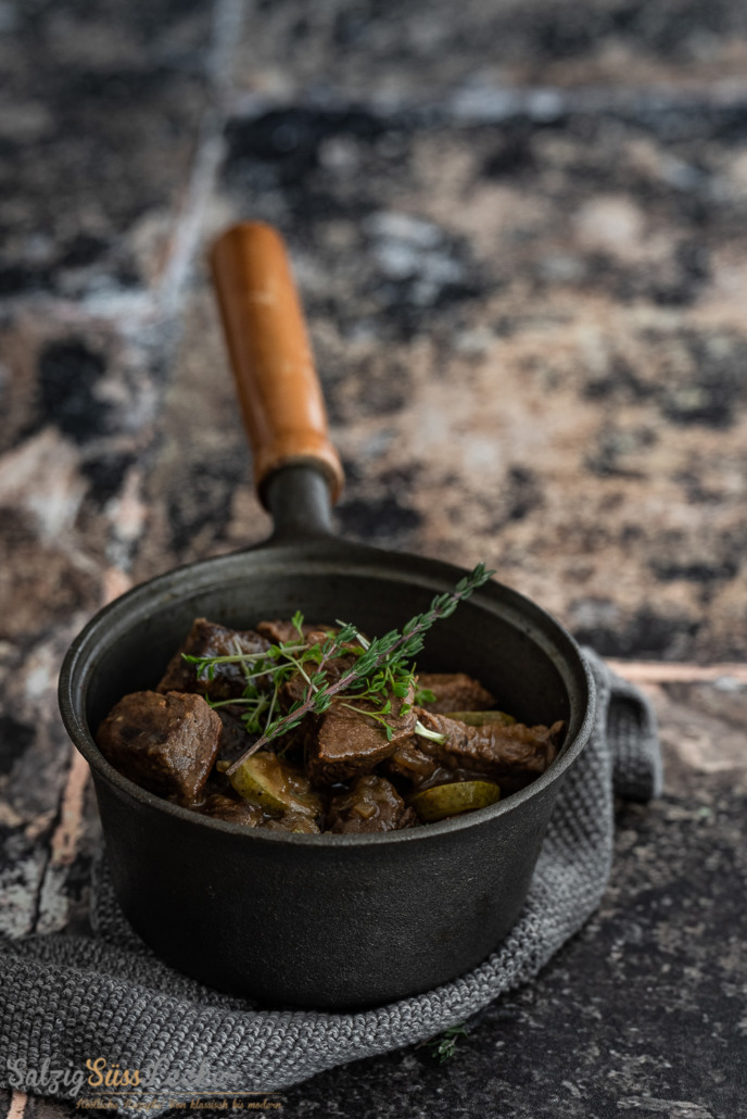 Westfälischer Pfefferpotthast mit Stielmuspüree - Salzig, Süß und Lecker