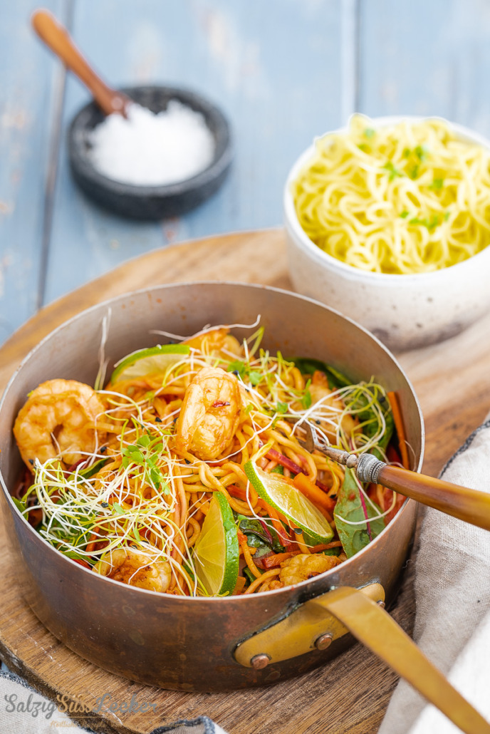 Asia Garnelen-Bowl mit Safran-Mie-Nudeln - Salzig, Süß und Lecker
