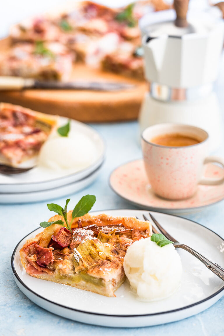 Käse Sahne Torte mit Rhabarbercreme Rezept - Salzig, Süß und Lecker Käse Sahne Torte mit Rhabarbercreme Rezept - Salzig, Süß und Lecker