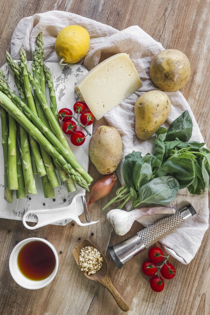 Basilikum-Gnocchi mit grünem Spargel