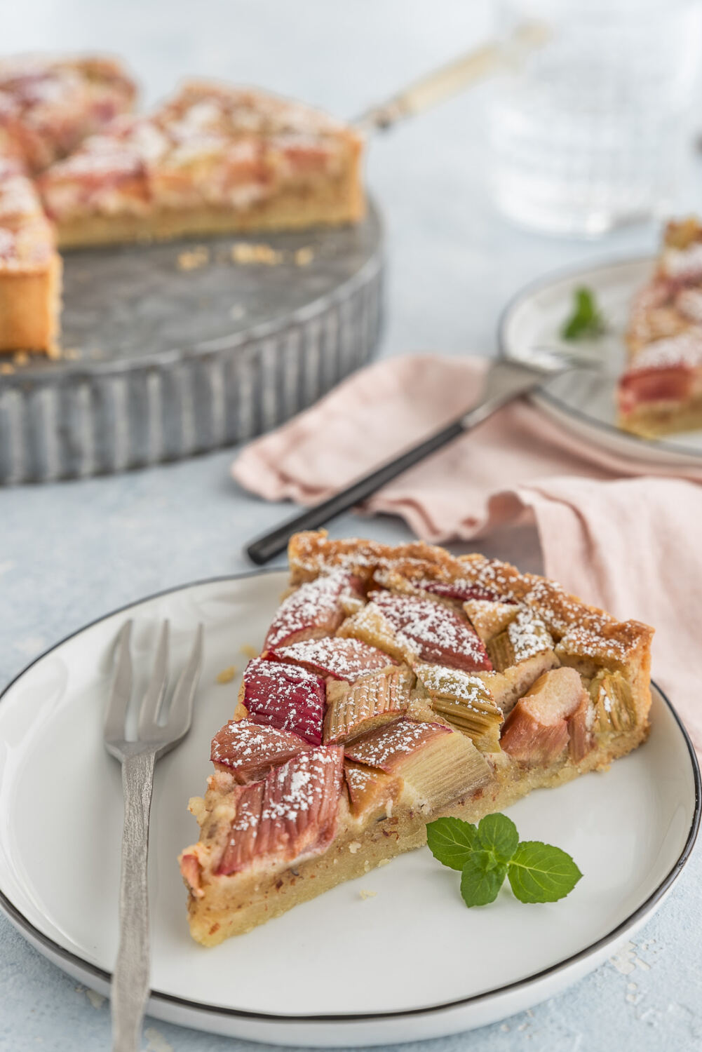 Feine Rhabarber-Tarte mit Mandelcreme - Salzig, Süß und Lecker