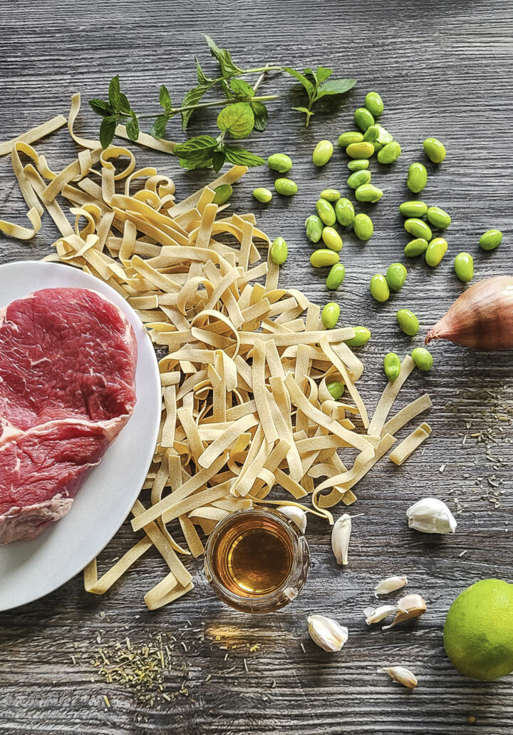 Pasta mit Steakstreifen und Edamame - Salzig, Süß und Lecker