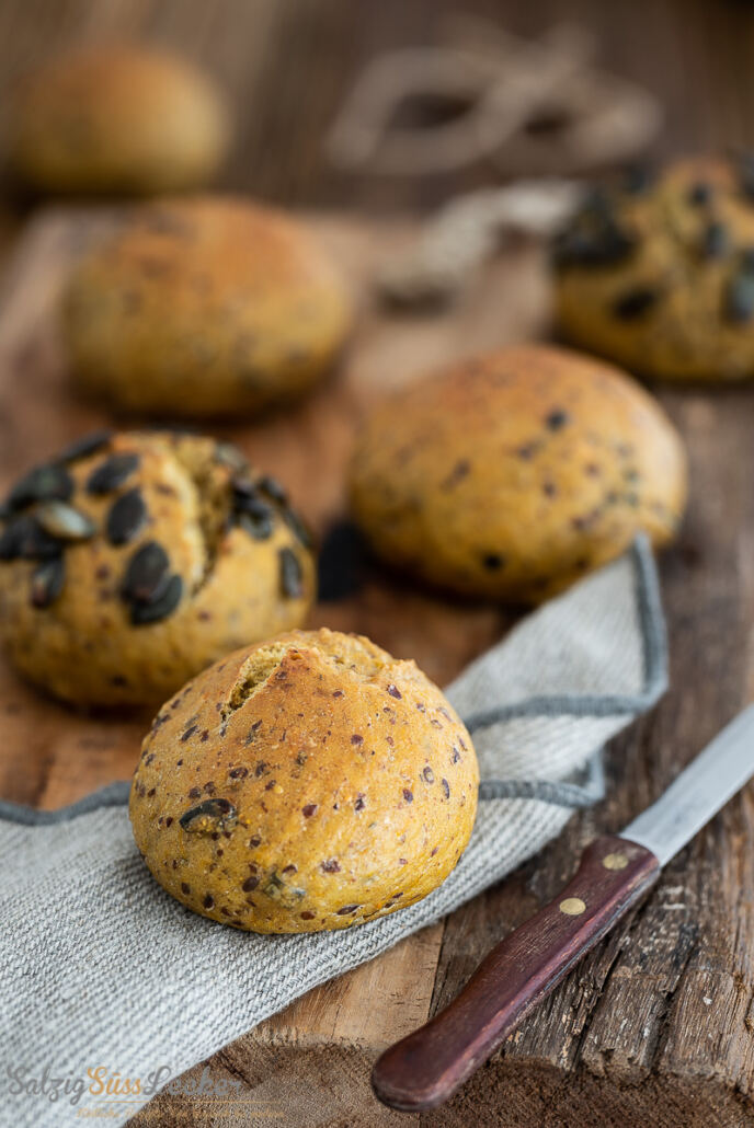 Rezept für Kürbisbrötchen zum selber backen - Salzig, Süß und Lecker