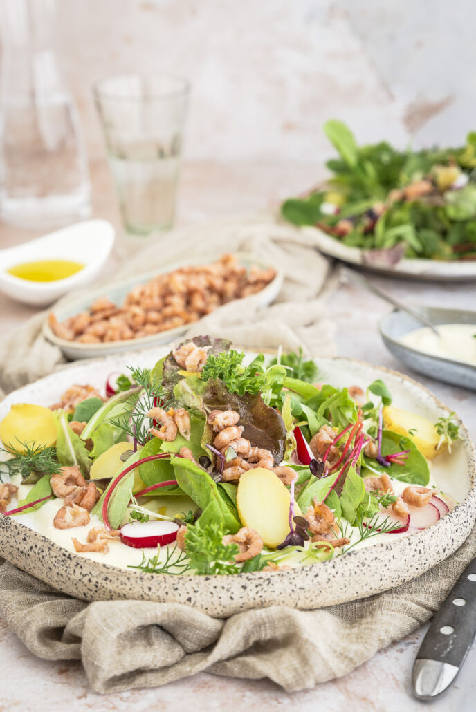 Leichter Frühlingssalat mit Tomaten - Salzig, Süß und Lecker Leichter Frühlingssalat mit Tomaten - Salzig, Süß und Lecker