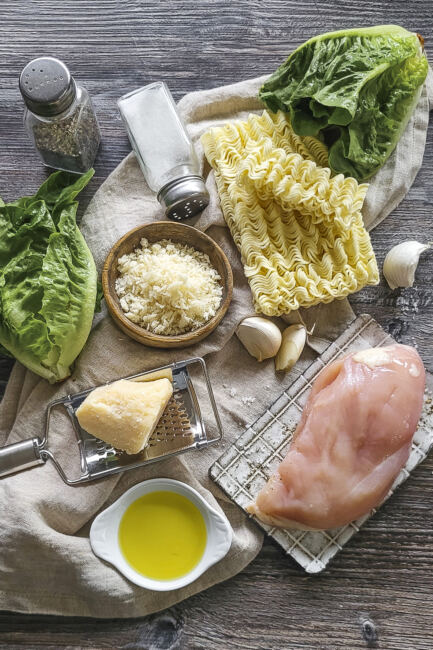 Caesar Salad mit Chicken und Mie-Nudeln