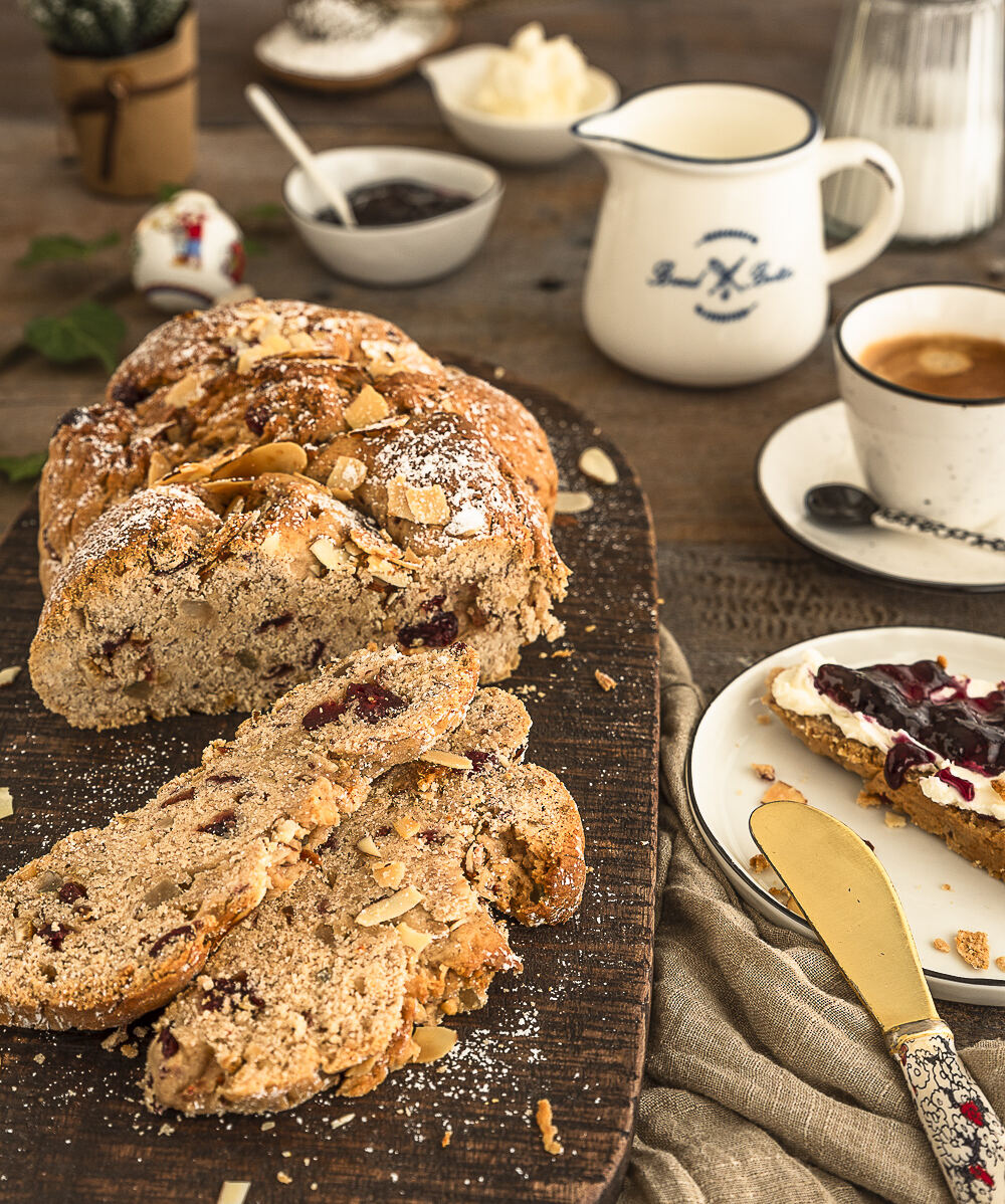 Saftiger Stollen-Hefezopf nach Uropas Rezept