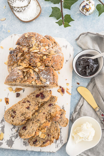 Saftiger Stollen-Hefezopf nach Uropas Rezept