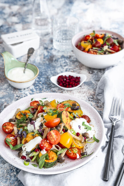 Leichter Frühlingssalat mit Tomaten