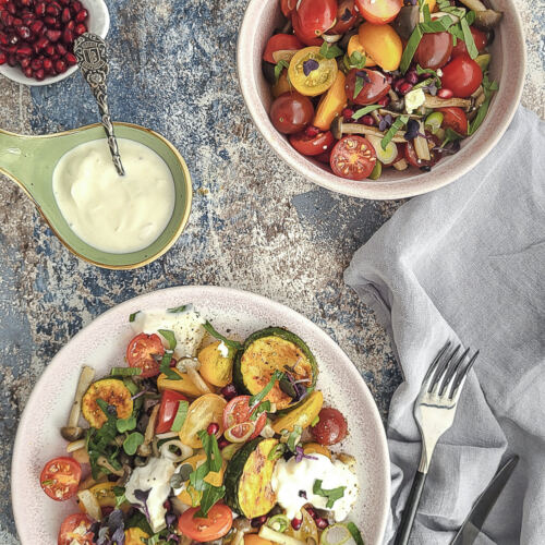 Leichter Frühlingssalat mit Tomaten - Salzig, Süß und Lecker
