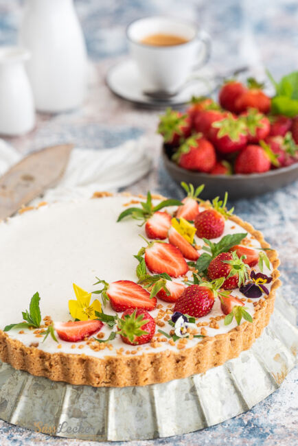 Leckere Stippmilch-Tarte mit Erdbeeren