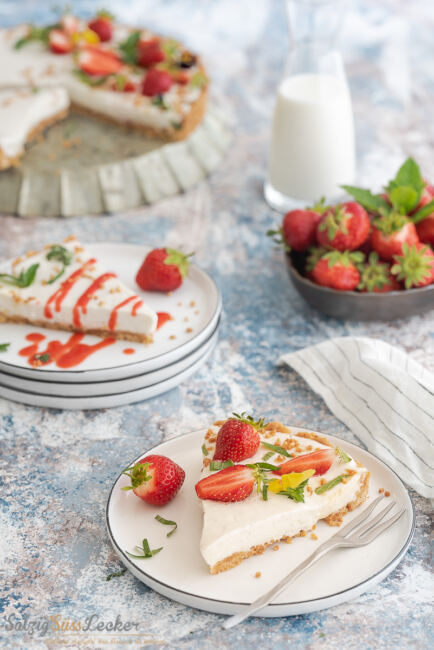 Leckere Stippmilch-Tarte mit Erdbeeren