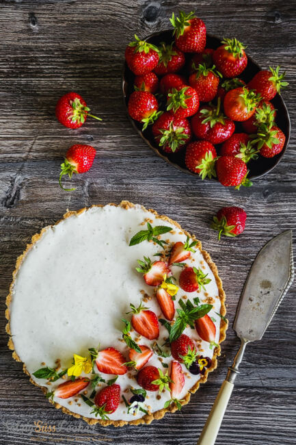 Leckere Stippmilch-Tarte mit Erdbeeren